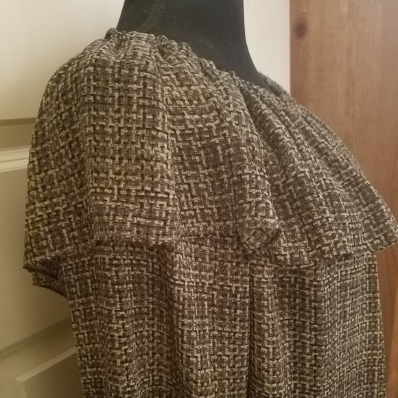 Shoulder Ruffle Blouse - Picture 2 of 4